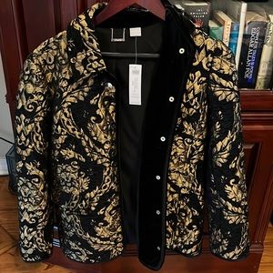 Beautiful quilted jacket from Chicos NWT.  Black and gold snap up jacket size 0.